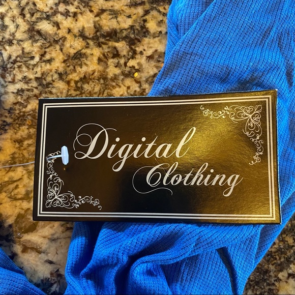 💰3 for $20 - Medium Long T-Shirt - Picture 4 of 7